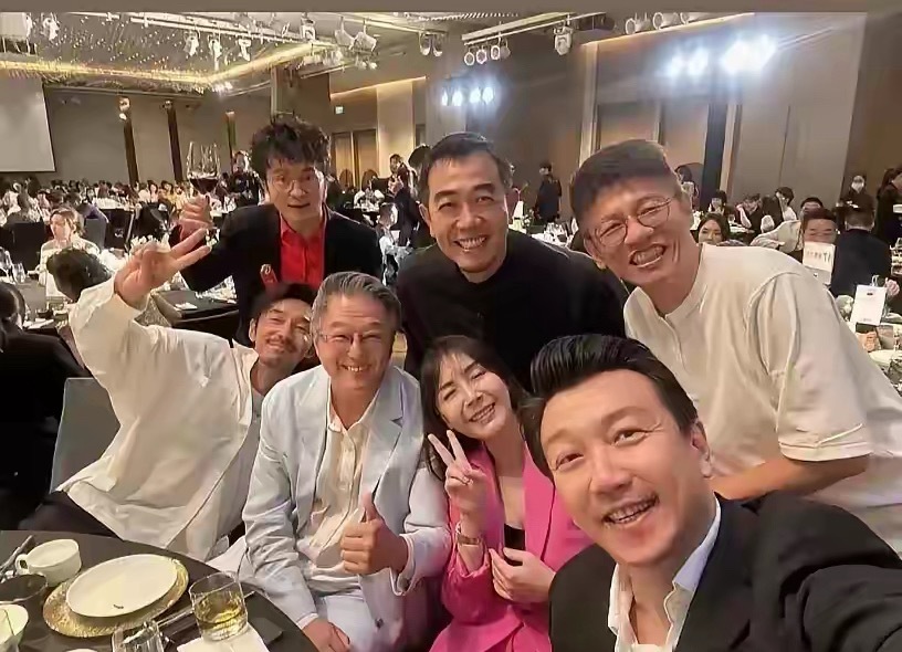 又见王伟忠，可惜这样的大场面却再见不到s姐妹花了小S没有来，自然就有人追问王伟忠