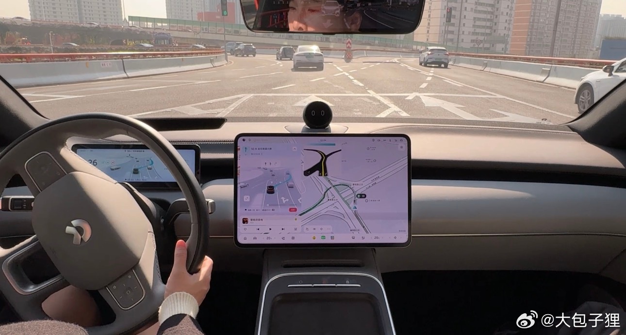 下午写了一条蔚来辅助驾驶还要雕琢的内容，被董事长批评了，他说我顾虑太多了，我其实