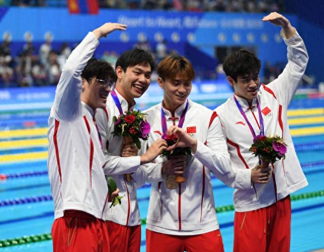 燃爆！男子4×200自接力破亚洲纪录，中国泳军创造新历史