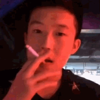 王楚钦 开直播无聊抽点小🚬 