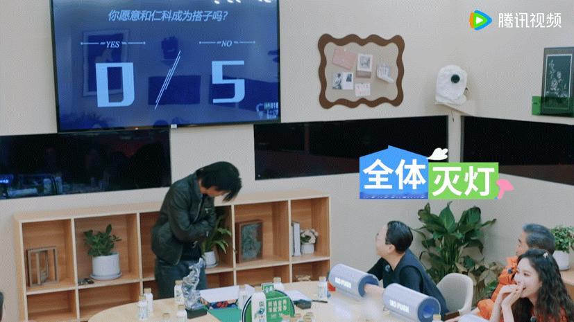 #别人i人E人仁科是抽象人# 这一波抽象实力完全不允许低调！笑拥了，别人i人E人
