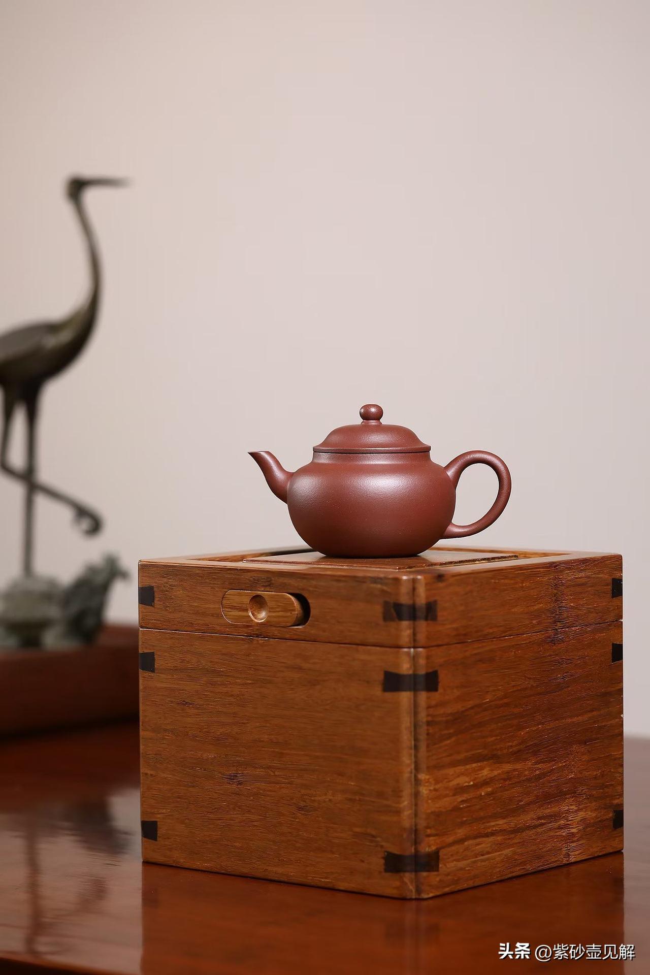 同样是泡茶，为什么老茶客非紫砂壶不用？这3个秘密今天说透了！
上周去一位老茶客家