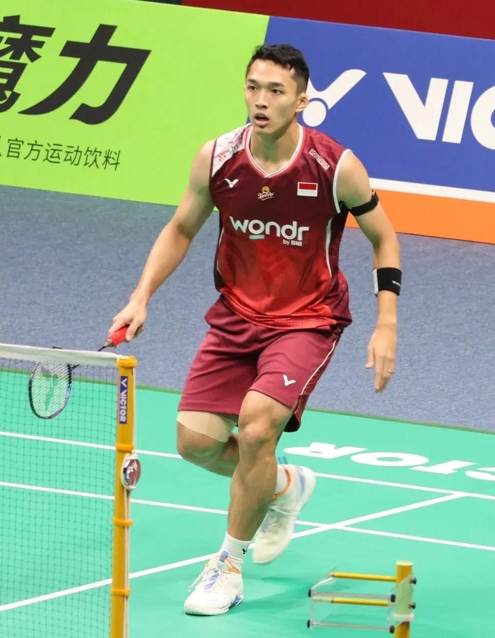 今年的天王杯又要开始了，去年的冠军安东森这次还继续参加。
安东森是羽坛成绩斐然的