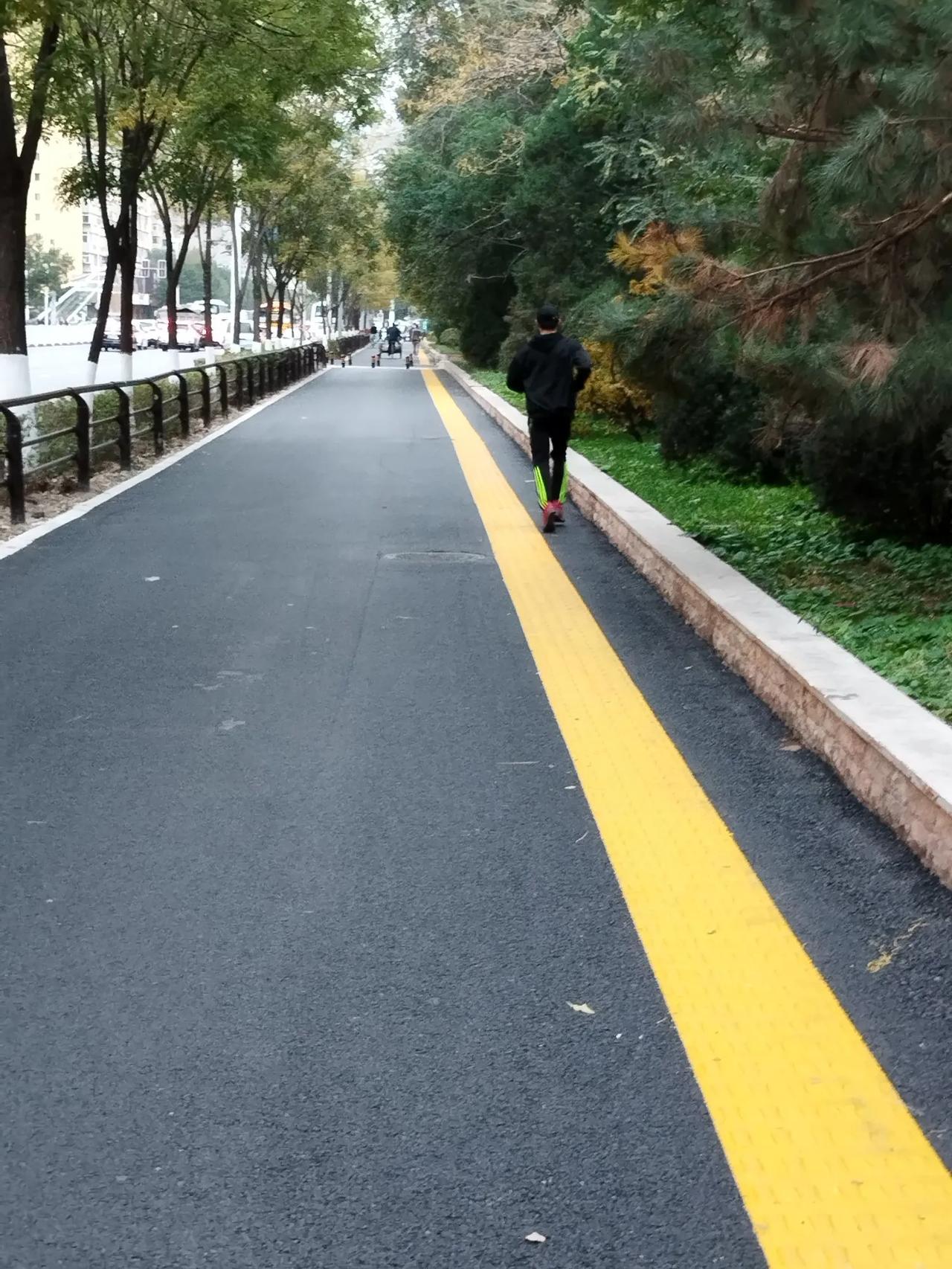生命在于运动。长寿在于活动。

运动是运了劲再动，所以叫运动。

活动是要活着就