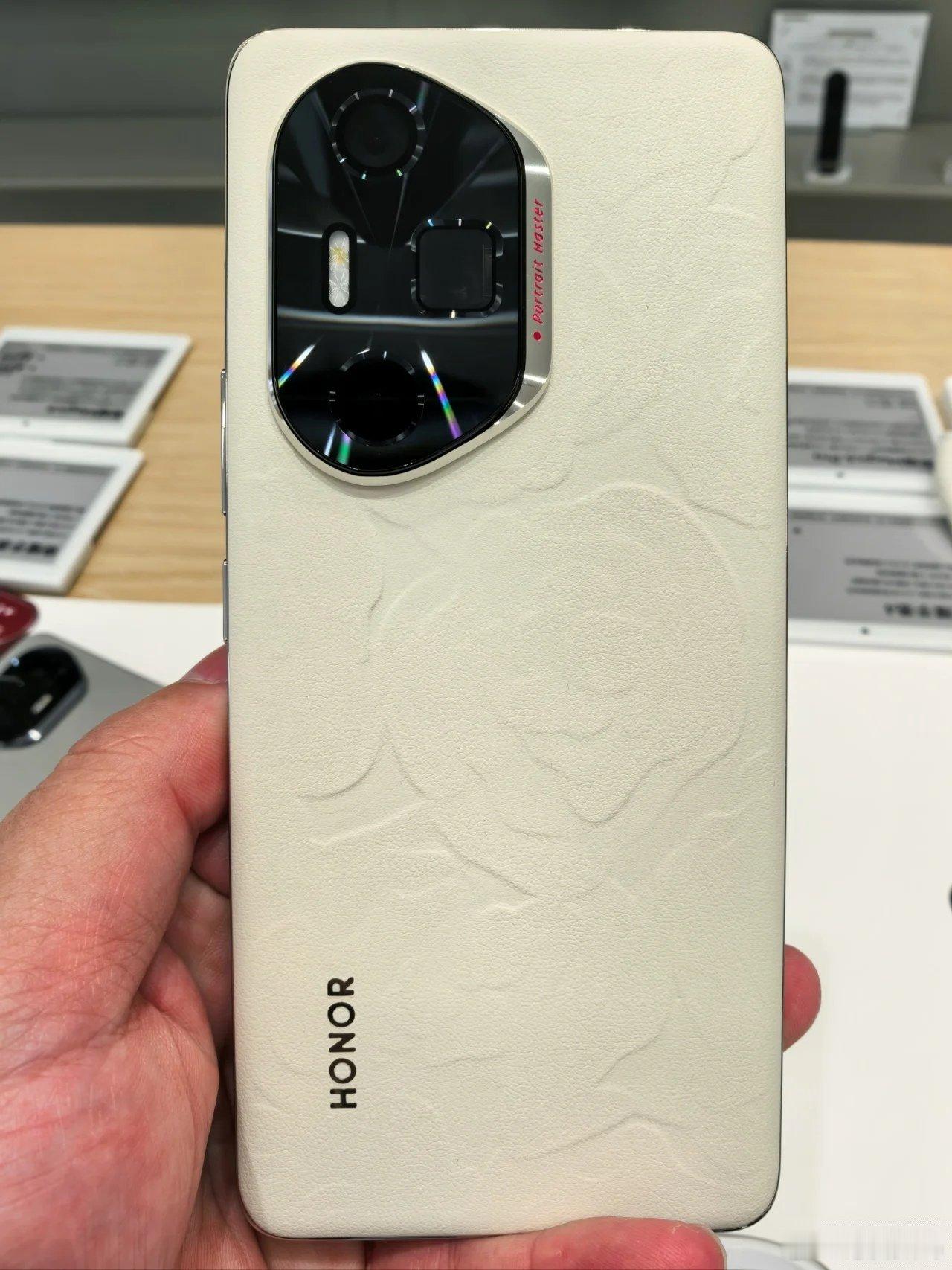 荣耀300 Ultra真机曝光[思考] 