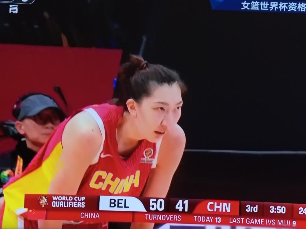 场上赢9分，下场输24分，女篮的“BUG”找到了。今晚打南苏丹，就看教练敢不敢用