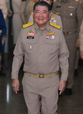 佩通坦就任文化部长，气色红润，在新内阁成立后召开了首次会议。
她上任后的第一件事