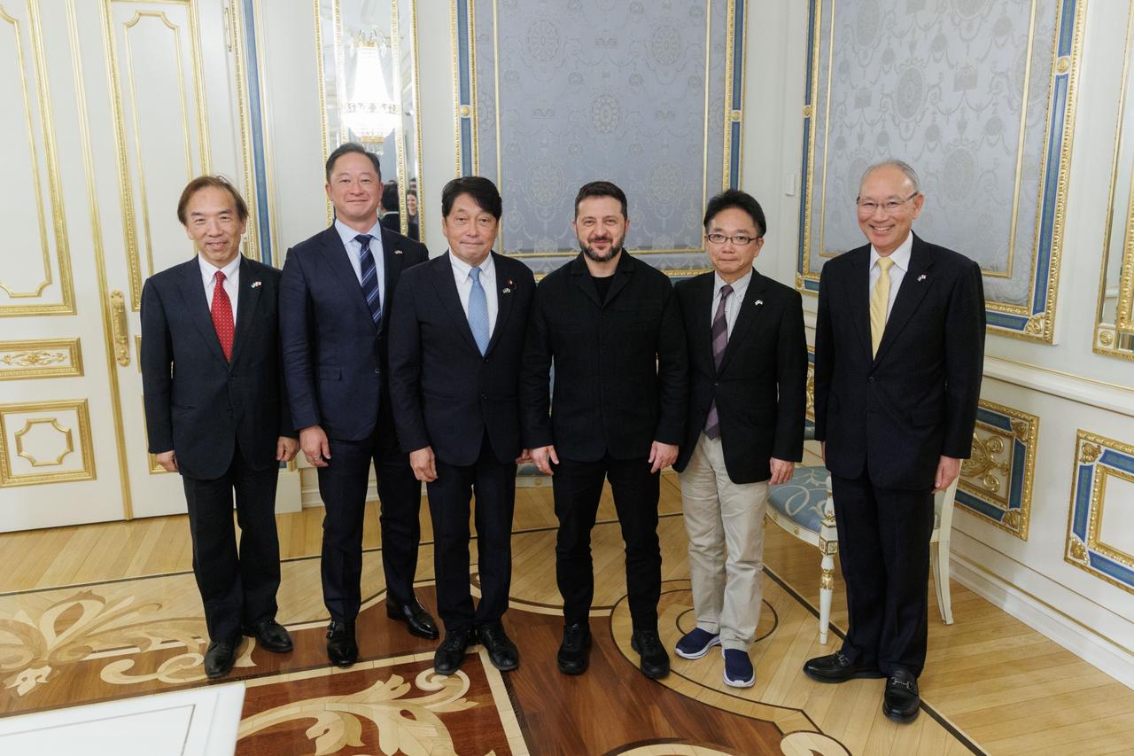 日本右翼分子高市早苗在联合国期间与泽连斯基见面后，又派出多只右翼分子去乌克兰。泽