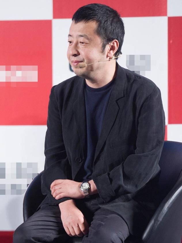 那个塞两箱杯子扺稿费的人，如今还在卖杯子。

贾樟柯年轻时给一老板写了20集电视