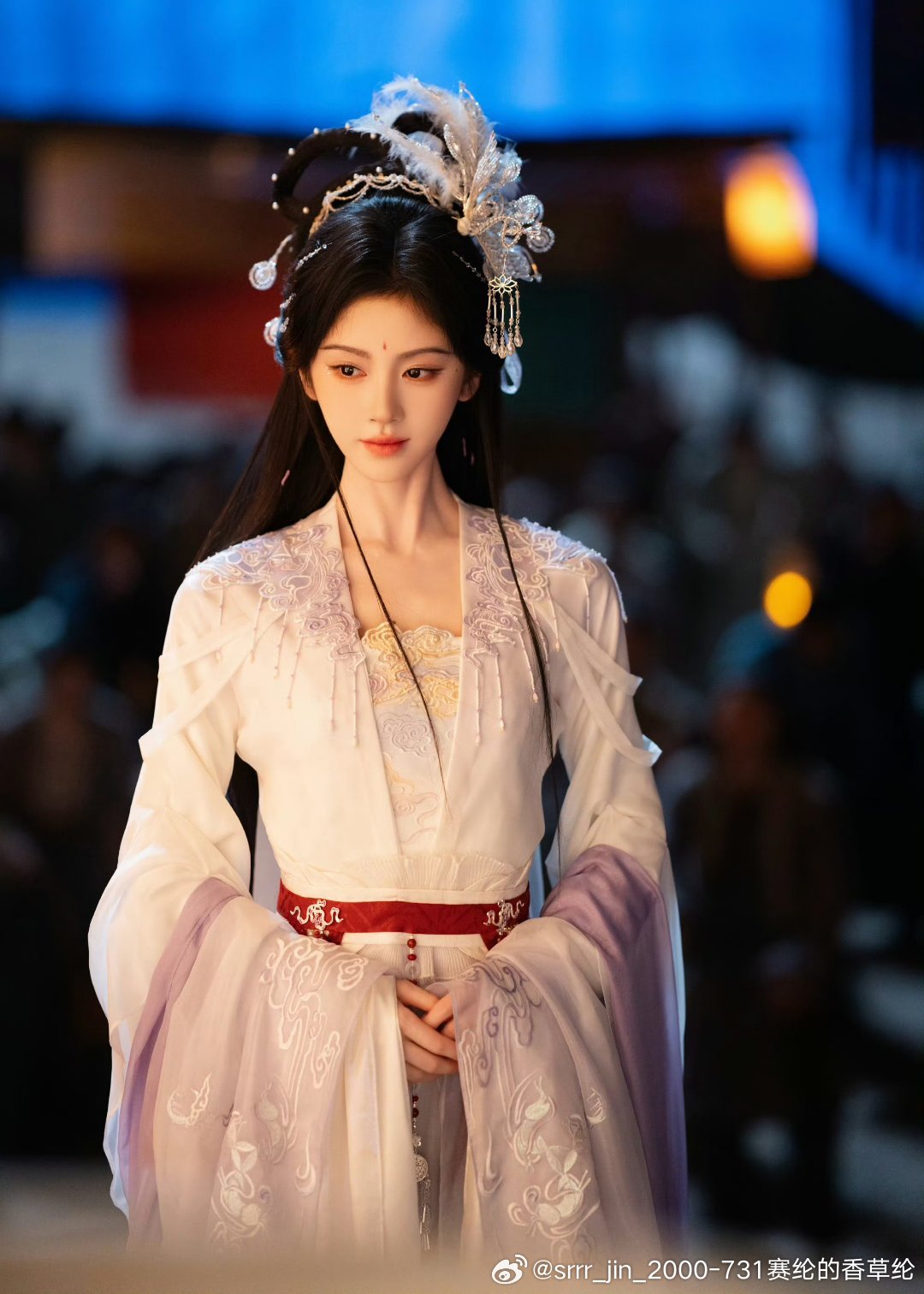 鞠婧祎素手托蝶 jjy鞠婧祎阿黛今朝若是同淋雪 此生也算共白头​ ​​​