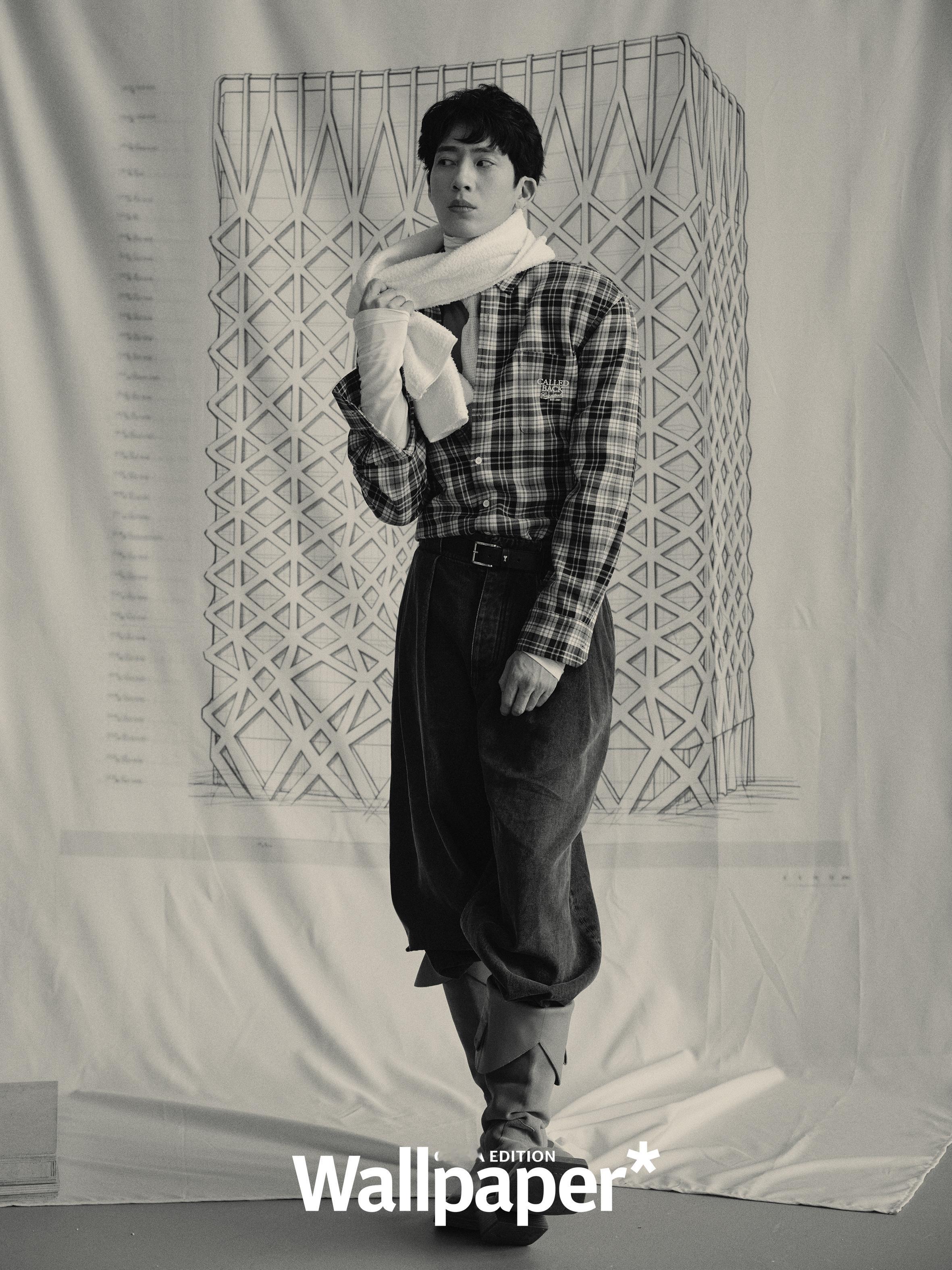 井柏然登上《Wallpaper》中文版4月刊封面，这组大片不仅展示了井柏然作为时