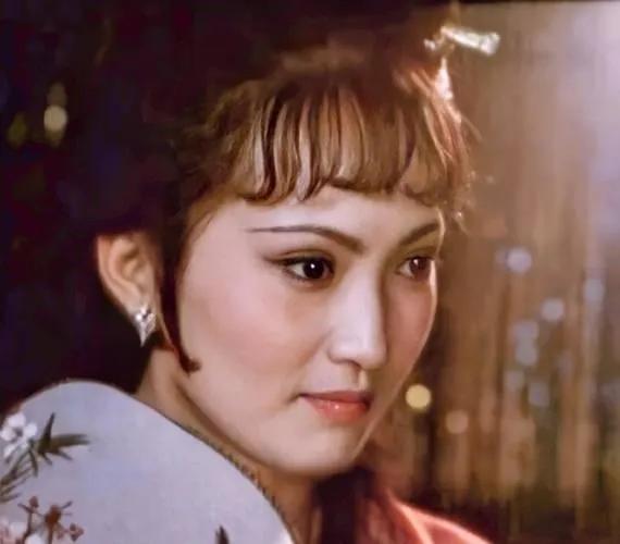 李勇勇，惊为天人的漂亮！

第一，那个年代美女如云，李勇勇、林芳兵都美的很突出，