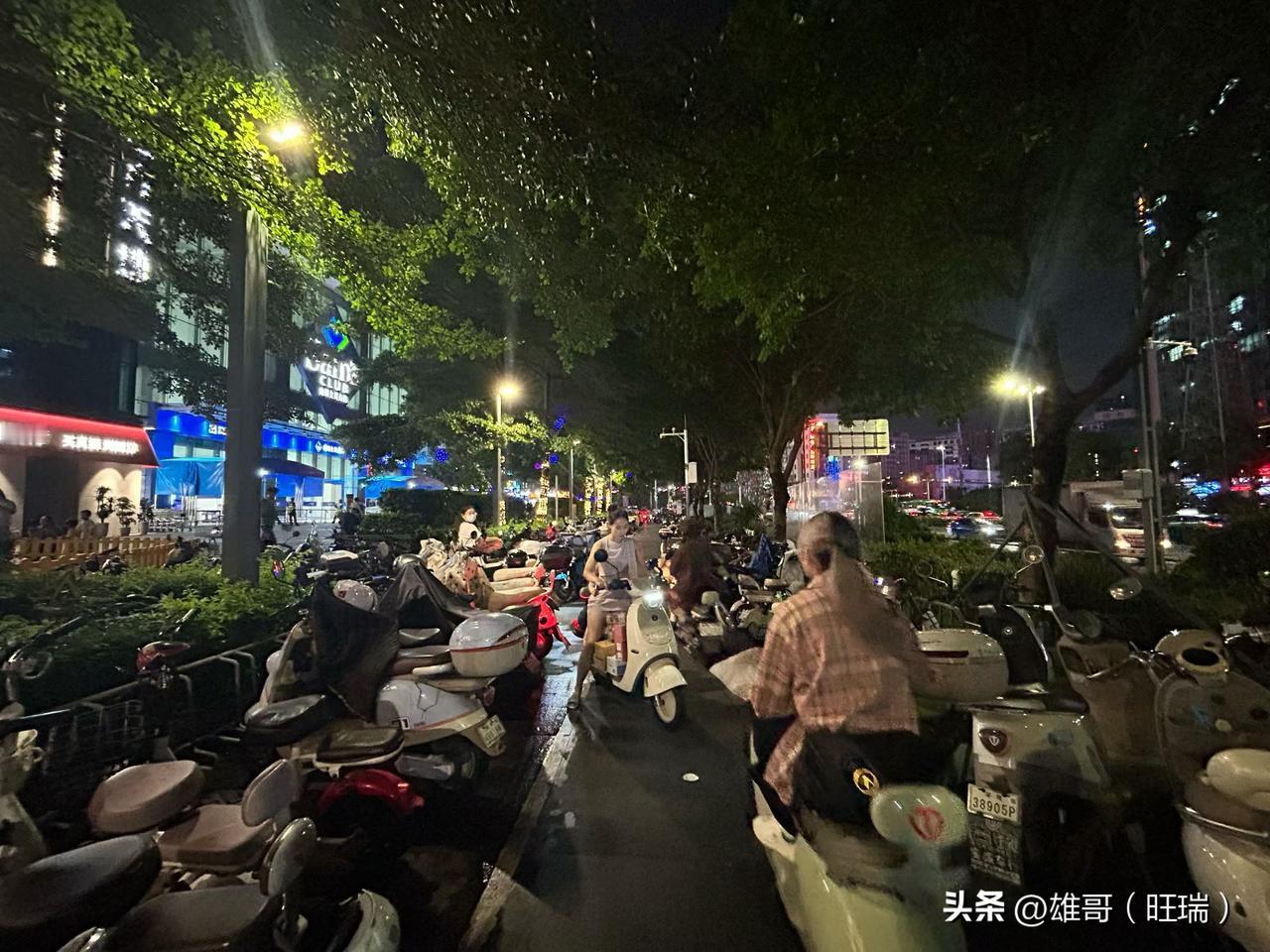 没有看错，此地正是深圳关外[呲牙]
满街小电驴横冲直撞，窜道抢行司空见惯，开车全
