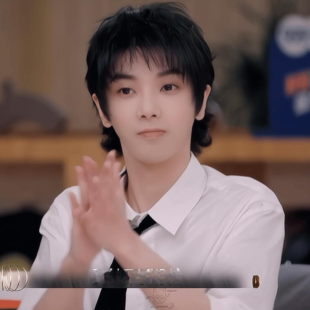 翻找萌物啃食缓解焦虑（附赠古早表情包三张华晨宇好萌 .华晨宇火星人