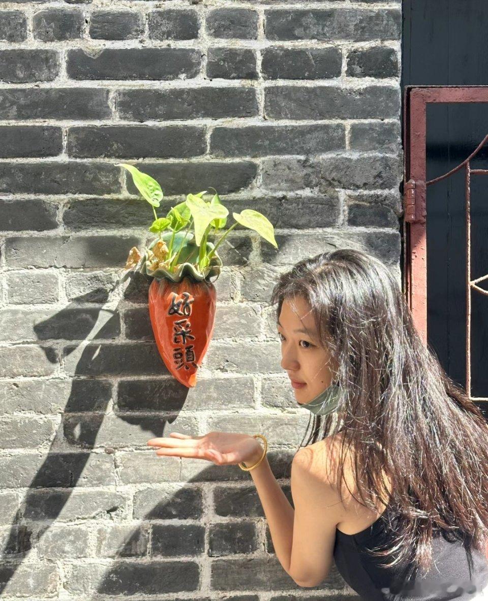 孙千素颜营业，感觉还是很有活力的一个女生 ​​​