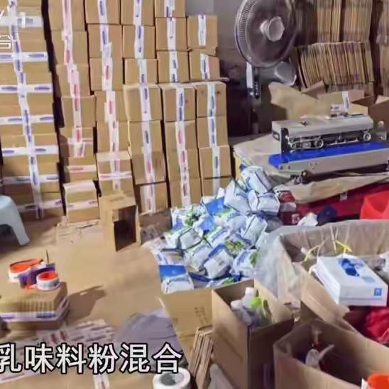 干这个的都丧良心！
奶精加淀粉摇身一变成了“奶粉”？
这可不是什么食品创新，而是