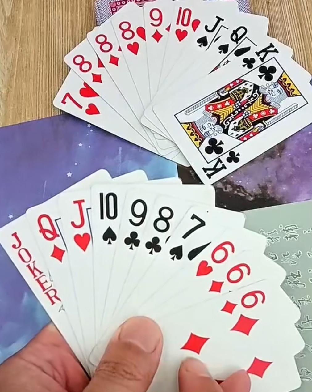 巧解残局。益智游戏，欢乐斗地主，规则有连有带，最多3带1，也可以3不带。下面牌的