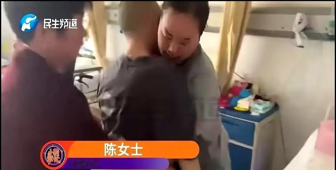 他昏迷后，她卖掉了那辆宝马，只为了撑起往后的日子。

我看到这件事的时候，心里一