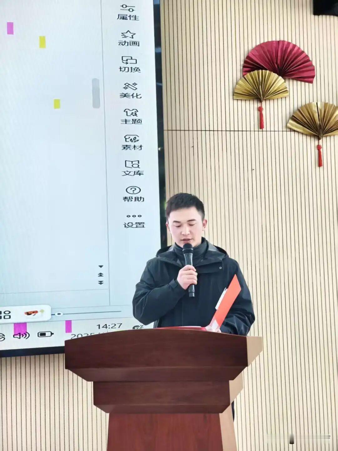 近日，西安高新教育集团汉中兴汉新区实验小学开展以“文明交通，为青春护航”为主题的