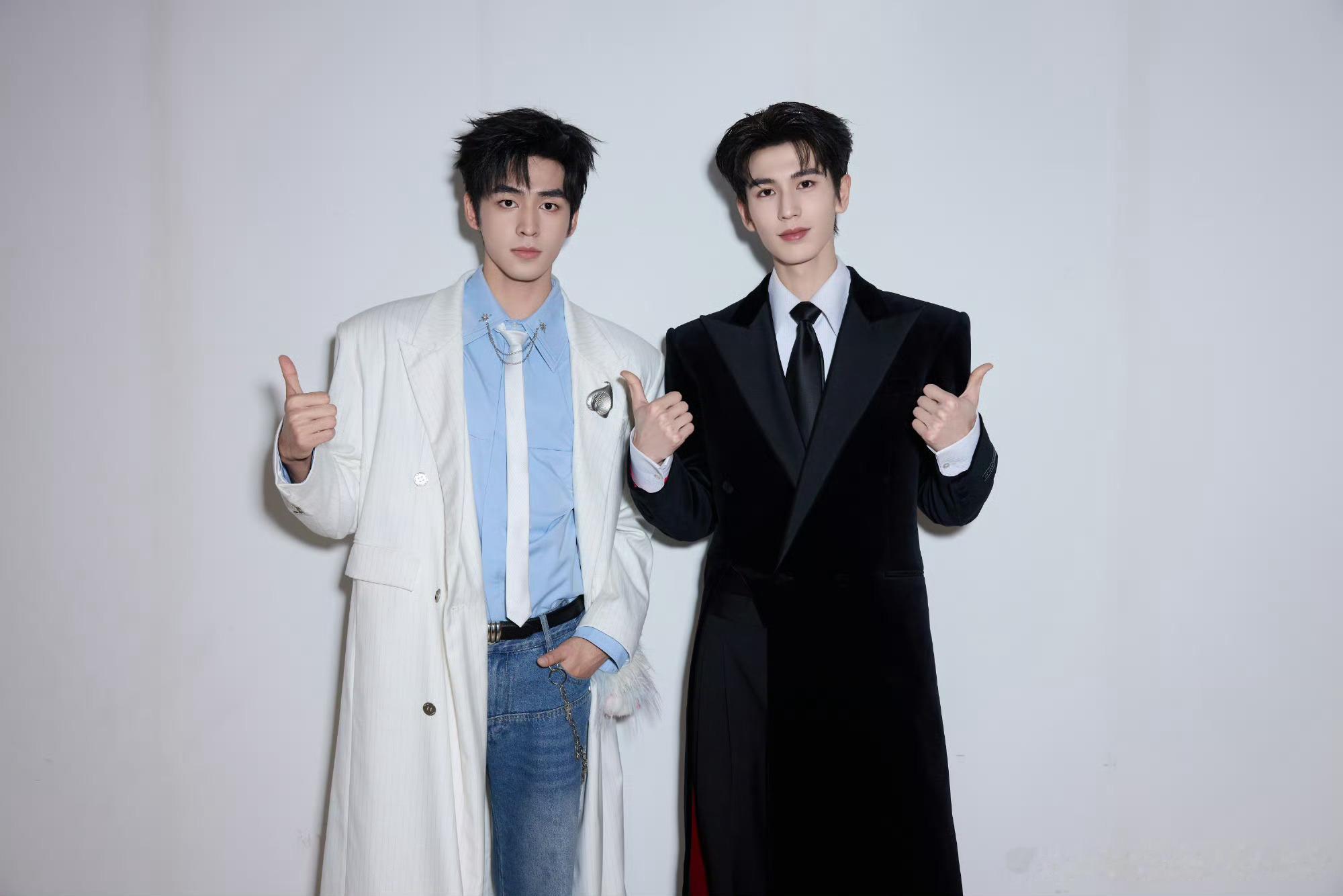 人生镜头和张凌赫菀菀类卿了 《声鸣远扬》一直被夸帅的选手张卓尔和张凌赫同框合照了