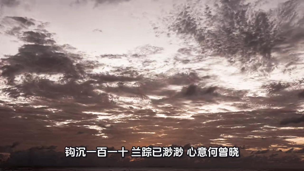 翻出旧诗稿，那些曾堆砌的绮丽辞藻，如今看来像一场年少轻狂的修行。
