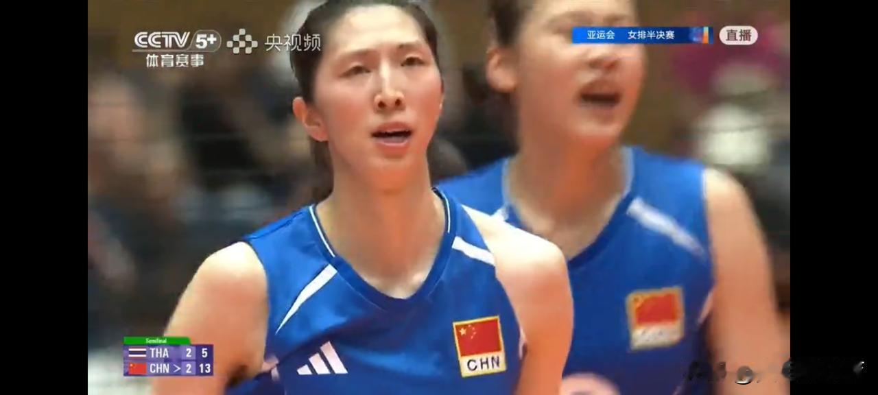 决胜局打出10:1，太解气了，中国女排姑娘3-2战胜泰国女排，成功“复仇”晋级到