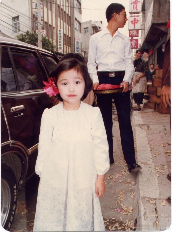 无奖竞猜！她是谁？ 