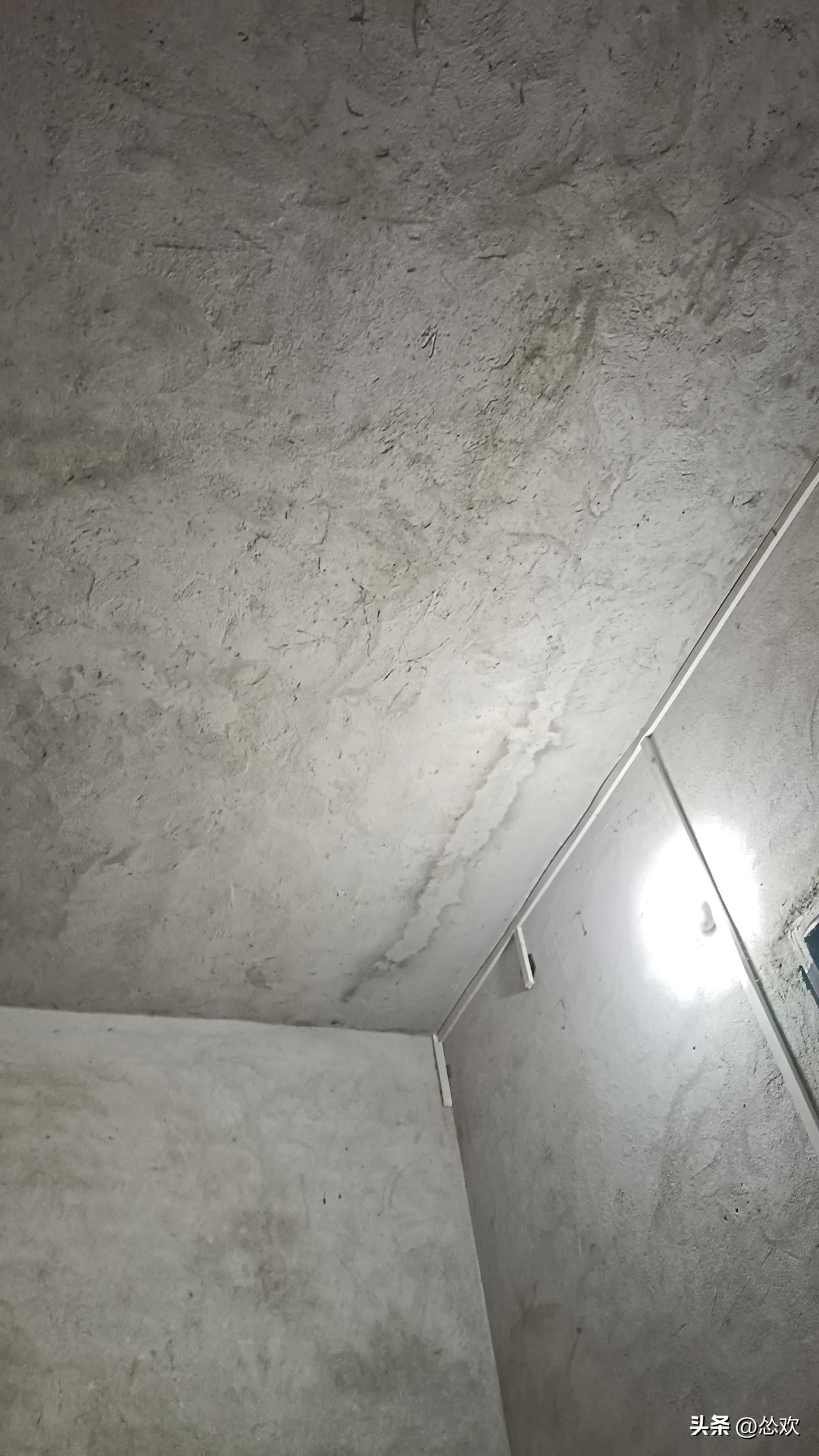 睡不着真的太痛苦了！我有些小妙招可以分享。
生活习惯上，别给自己太大压力，睡前保