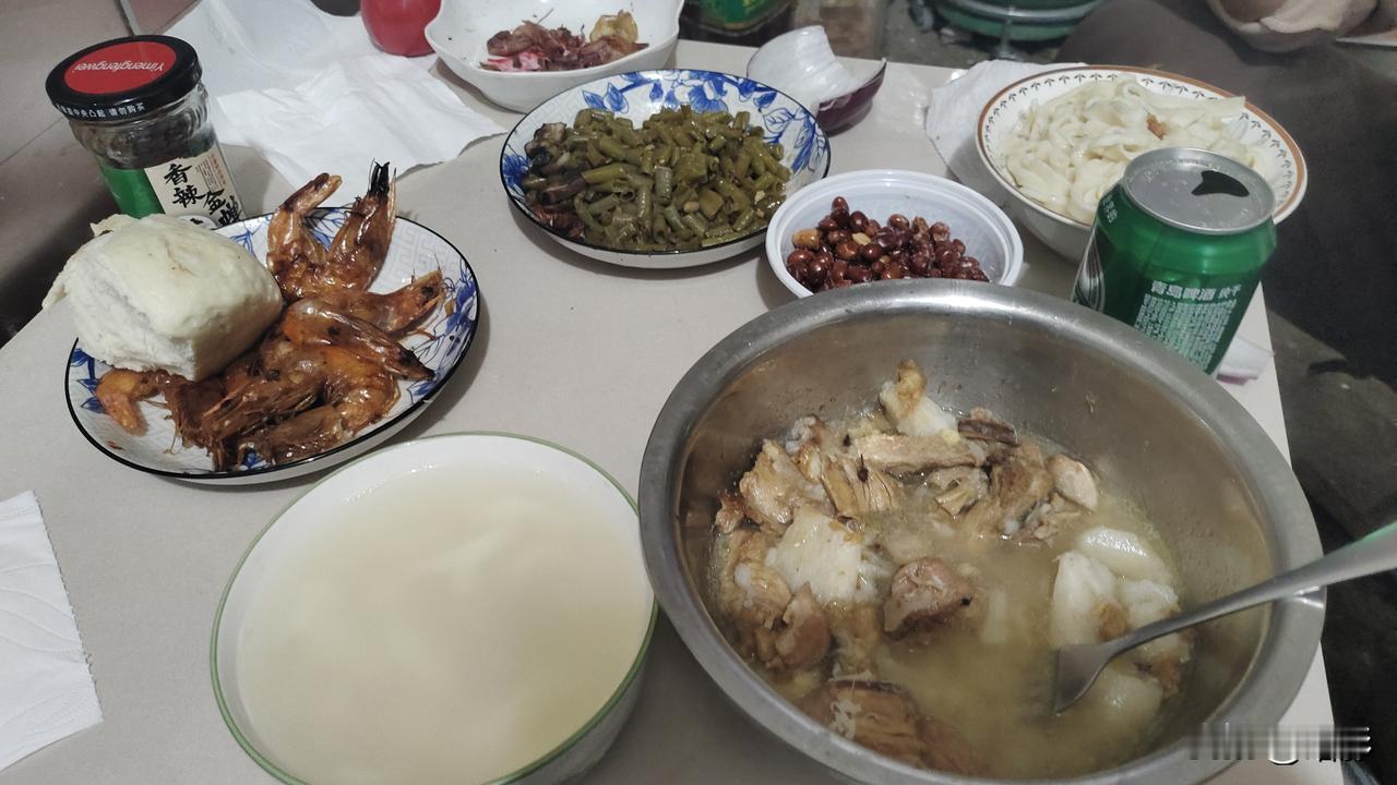 每次过年，家里来客人中午吃个饭，做菜是一问题！做多了，剩下的菜很多人不愿意吃，做