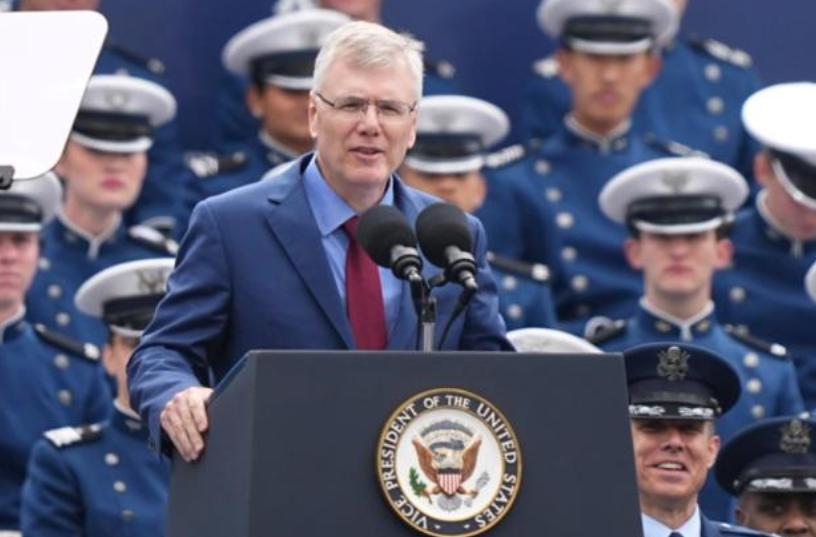 中国对美国太空武器表态反应强烈！

在美国空军部长迈因克公开表示，美国现已拥有 