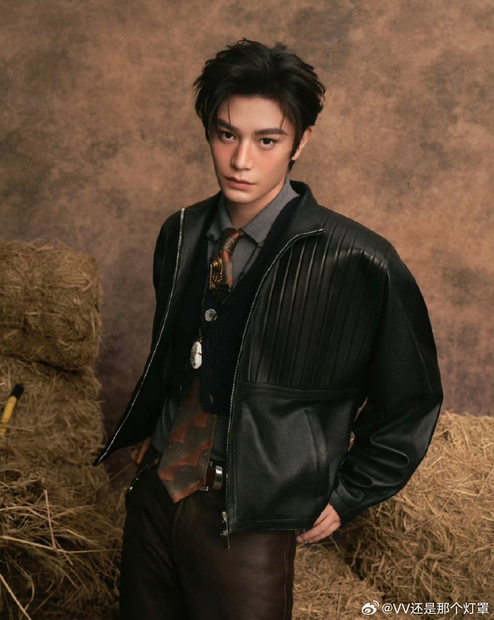 谁给丁禹兮邓为打的腮红邓为的原妆造，丁禹兮的是滤镜效果。 