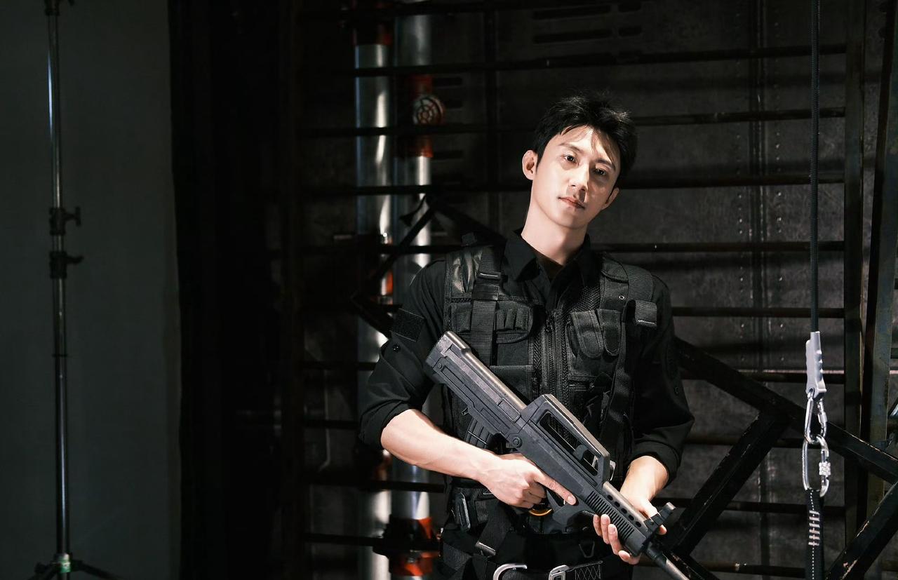 剧集明川有知夏黄景瑜明川有知夏 

厉泽川｜雨林战神上线

@Johnny黄景瑜