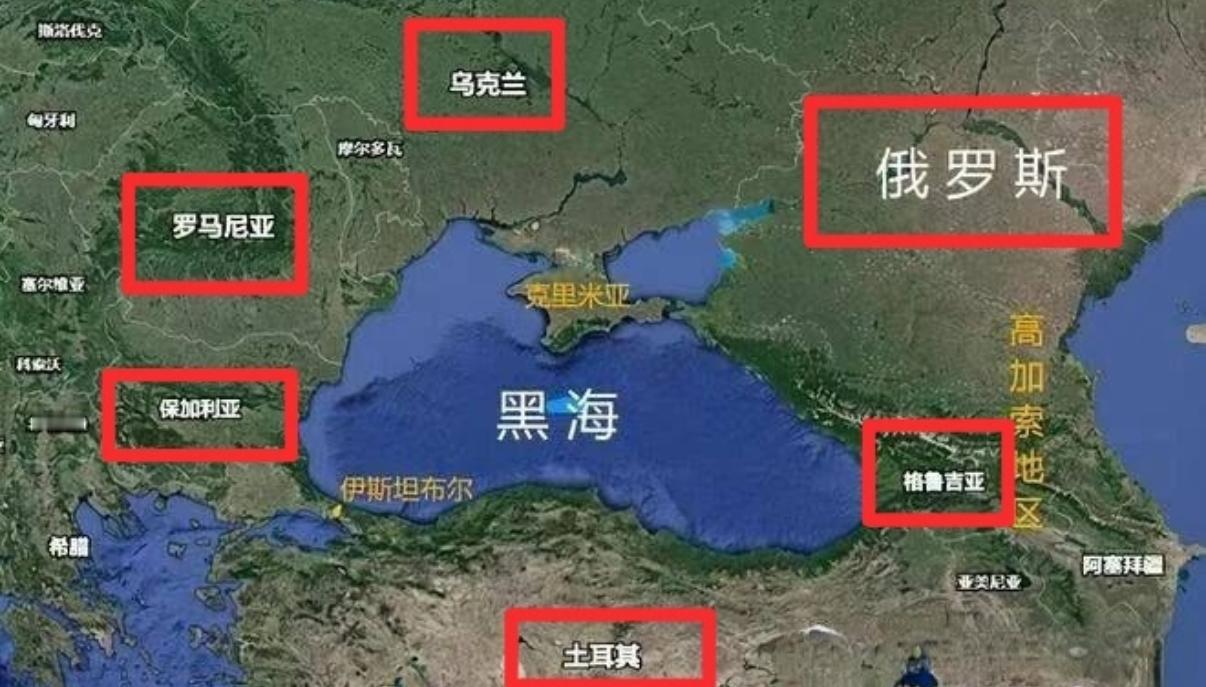 黑海这水，越来越烫了。

8月3日，土耳其滚装船"娜杰日达"号驶出新罗西斯克港2