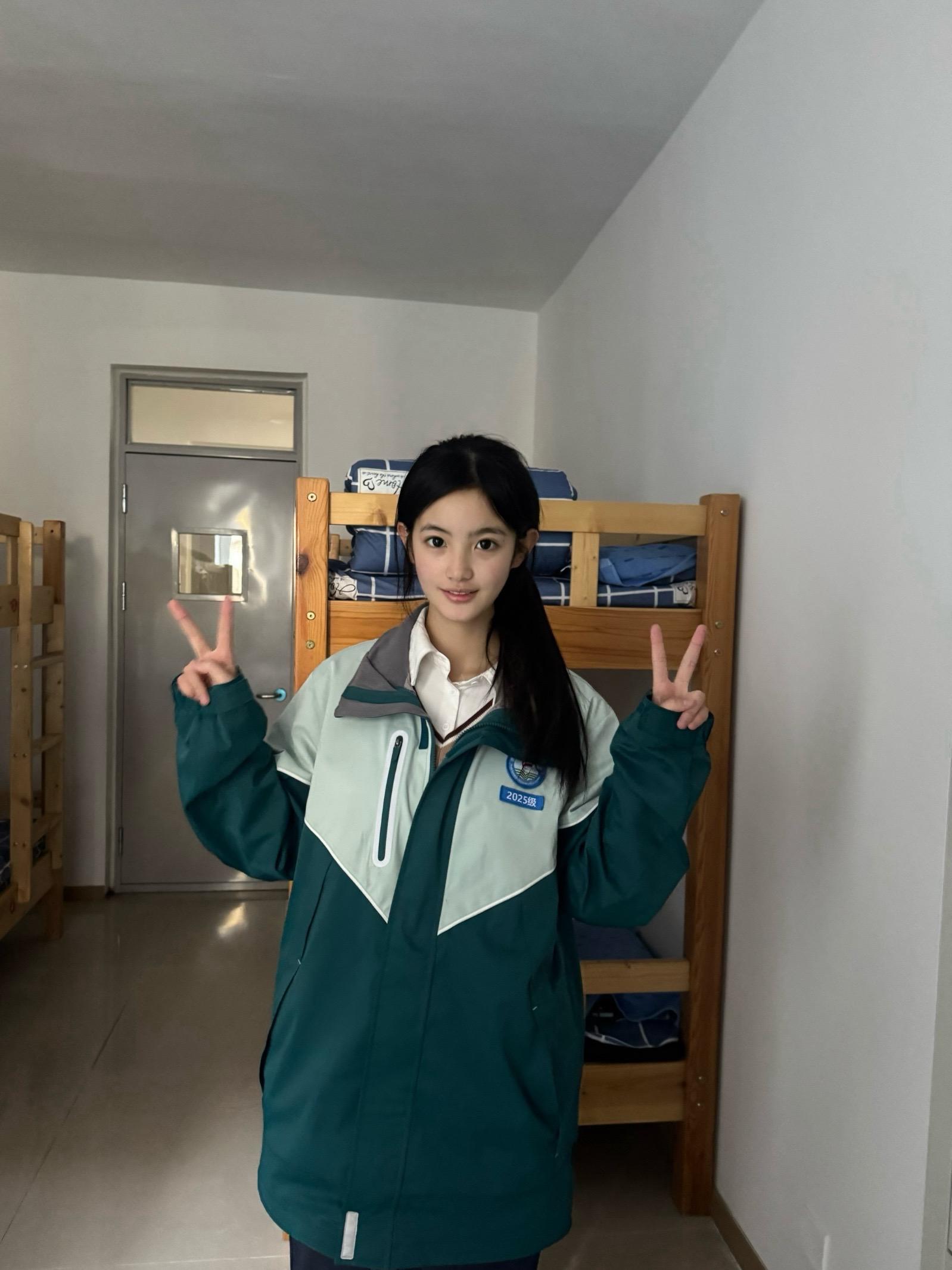 不要相信手掌的指纹 要相信双拳紧握的力量