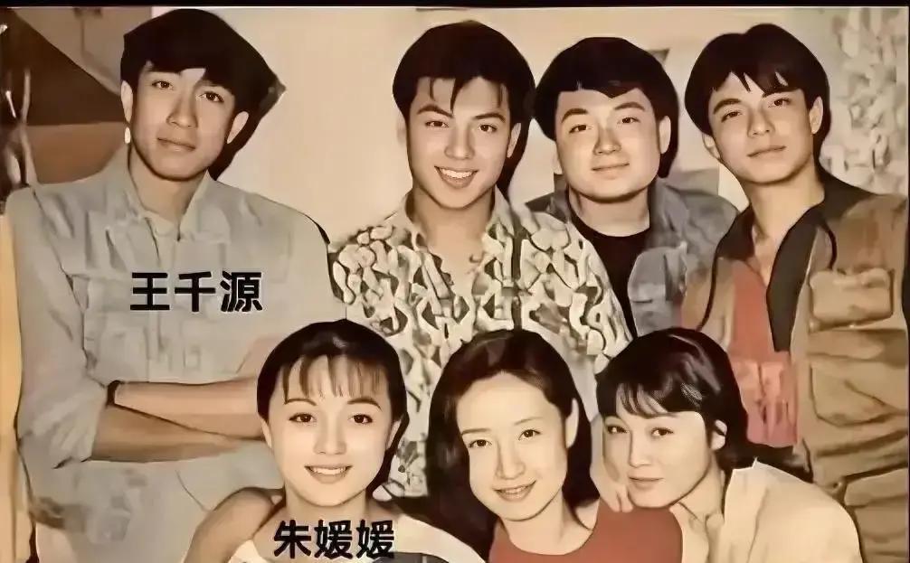 30年不翻脸，就凭一根糖葫芦
 
中戏93级宿舍走廊，一碗泡面的汤俩人轮流喝。刘