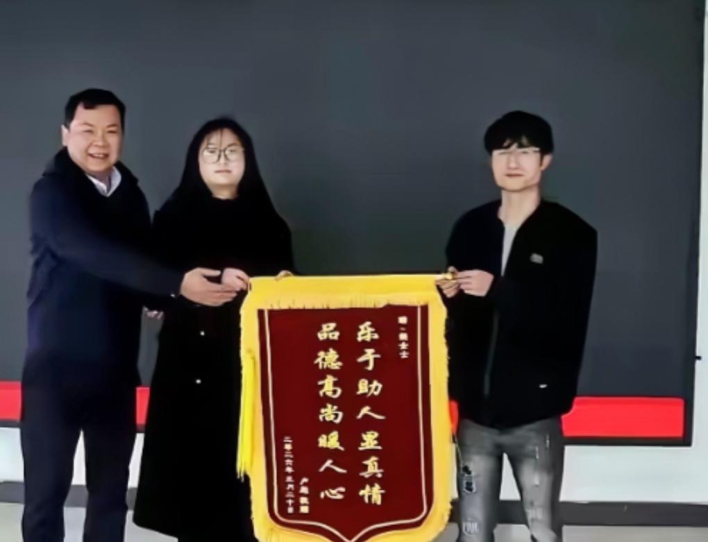 这真是生死时刻！2026年3月15日，晚上10点左右，湖南，一网约车司机在接单途