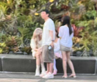 王思聪又带着3个网红去新加坡旅游去了

感觉王校长如今的生活，就是内地-日本-新