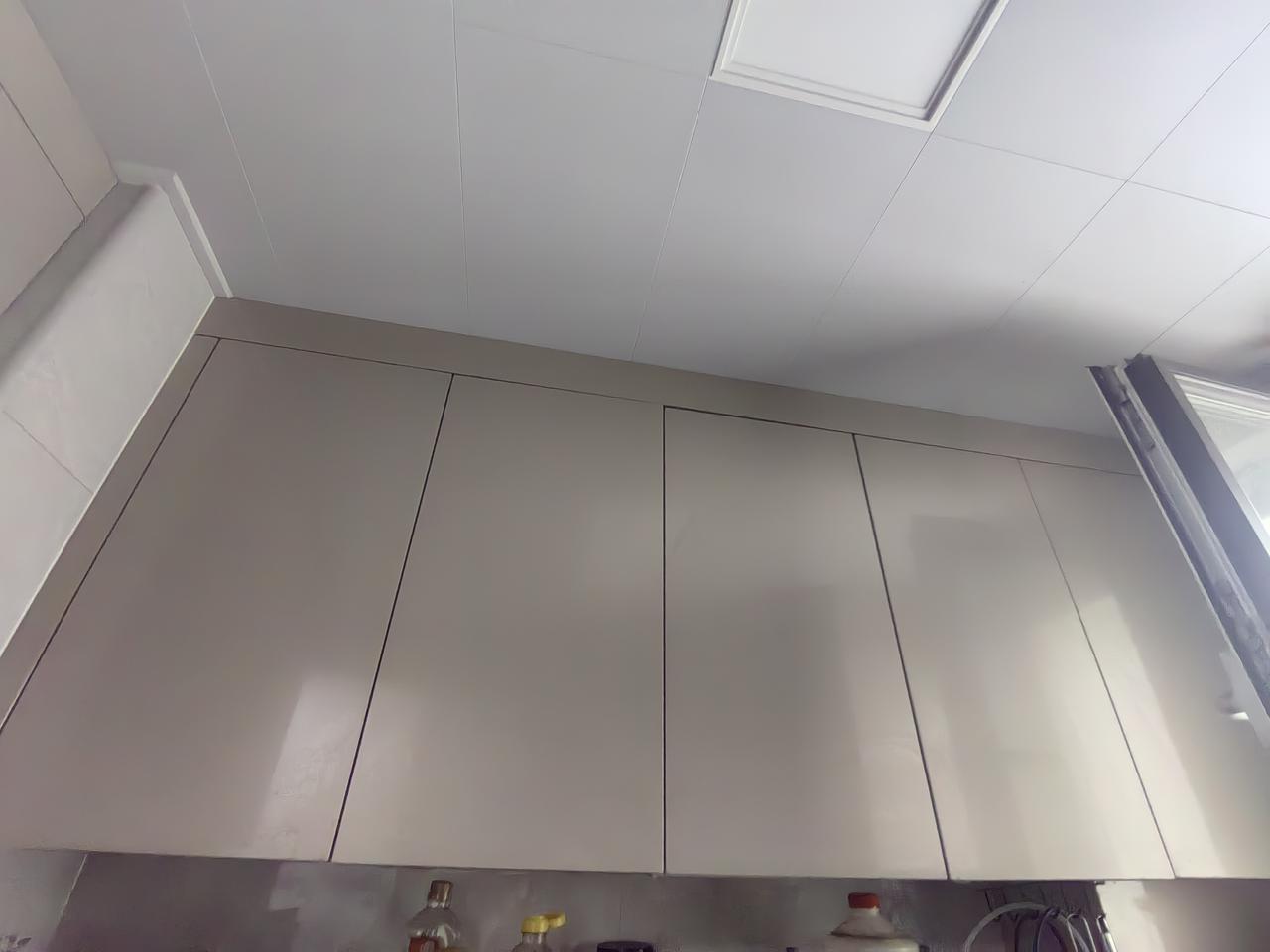 今天起床早点，八点就起来了，平时都是八点半到九点起床。阴天，胳膊不舒服，不用去店