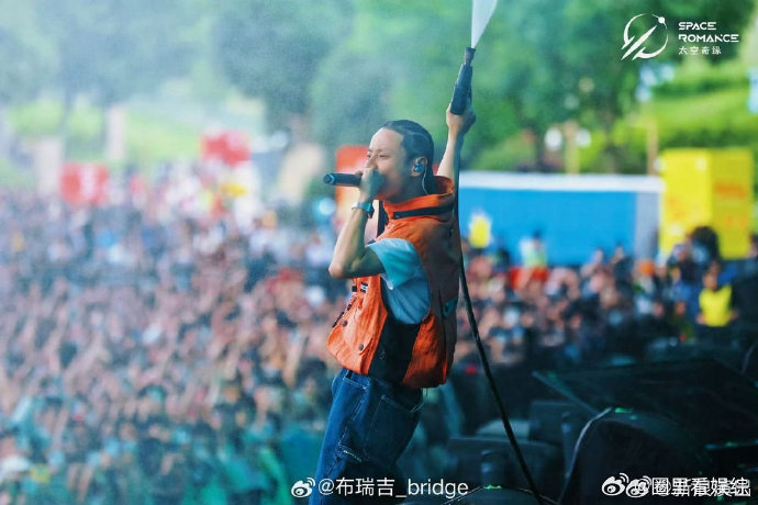 布瑞吉巡演一次官宣九站🎤排面拉满！一口气解锁九座巡演城市，从说唱赛场延续舞台热