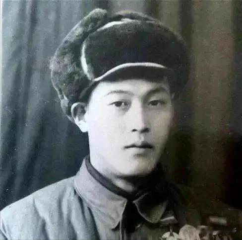 1952年，志愿军战士张文荣被美军俘虏，经过美军精心改造后，张文荣被安排打入志愿