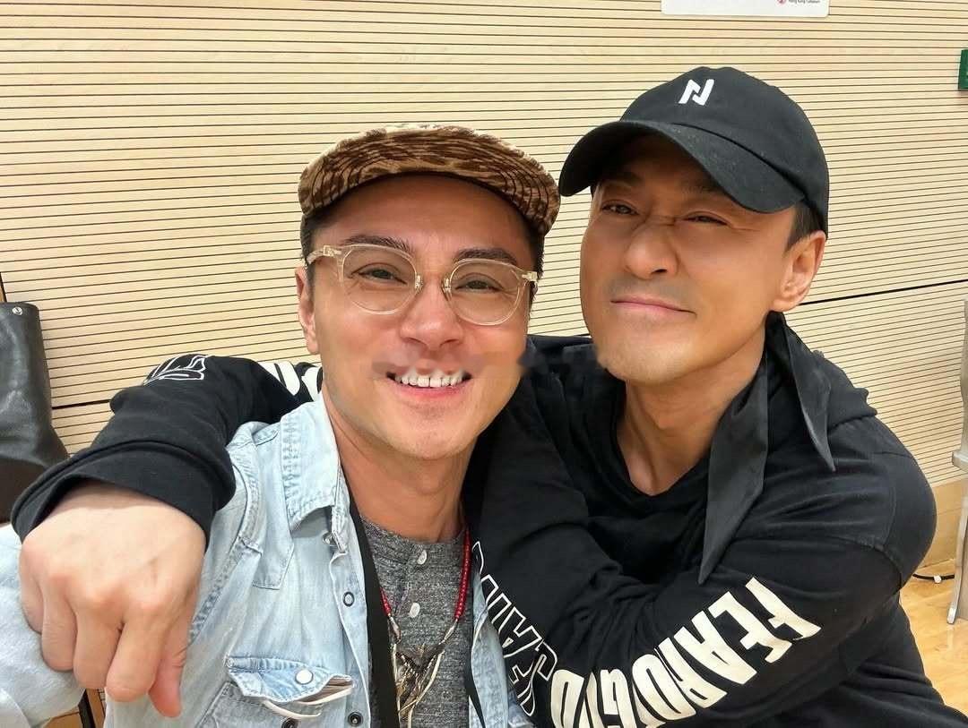 黄浩然林峯新合照🤳林峯今晚红馆演唱会 ​​​
