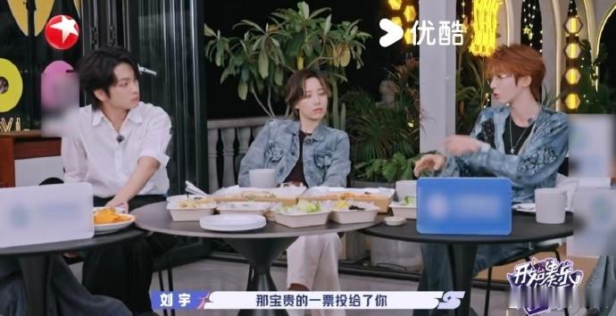 刘宇评价偶像是服务业开始奏乐开始舞 所有的专业和温柔都有原因，摆正职业心态，用心