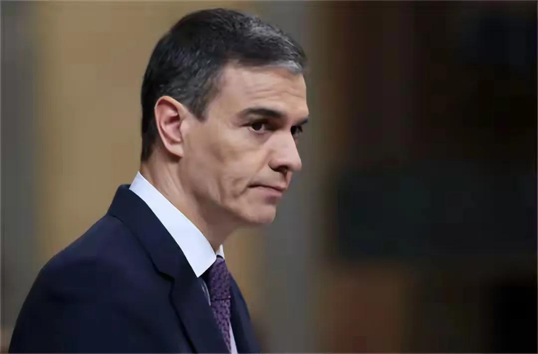 西班牙首相桑切斯当地时间10月3日发表声明，呼吁中东地区冲突各方保持克制，避免暴
