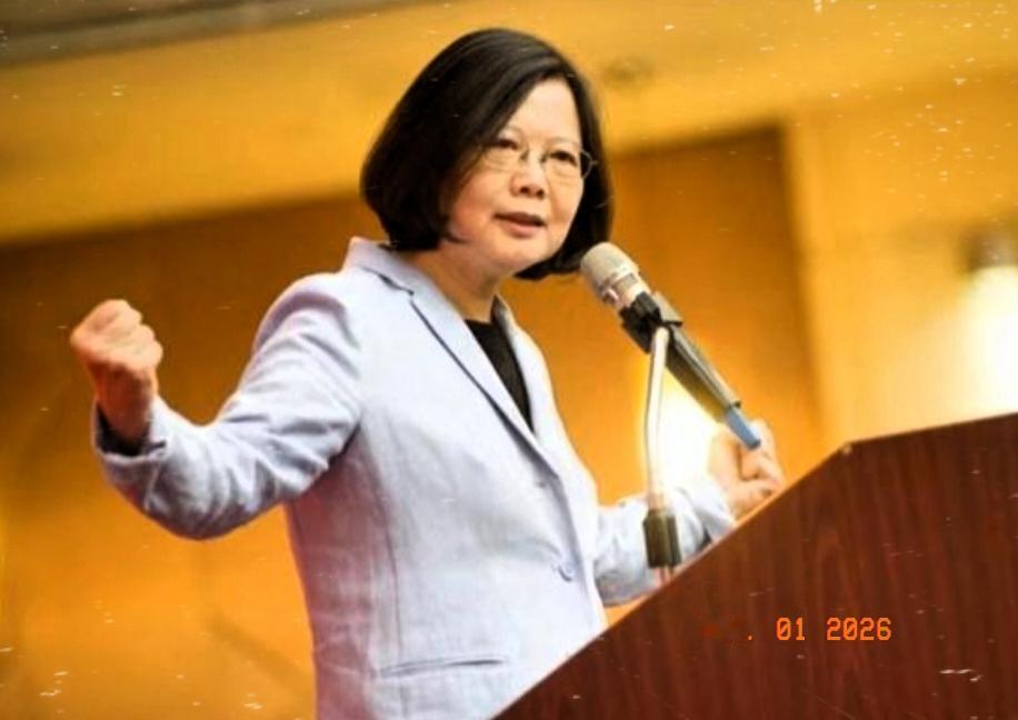 很久没有公开抛头露面的蔡英文又出来对解放军军演暗自指责了！12月31日，蔡英文在