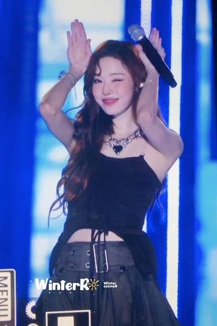 winter 金玟庭      舞台冬冬(＊🧇'͜' 🧇)⋆* ​​​