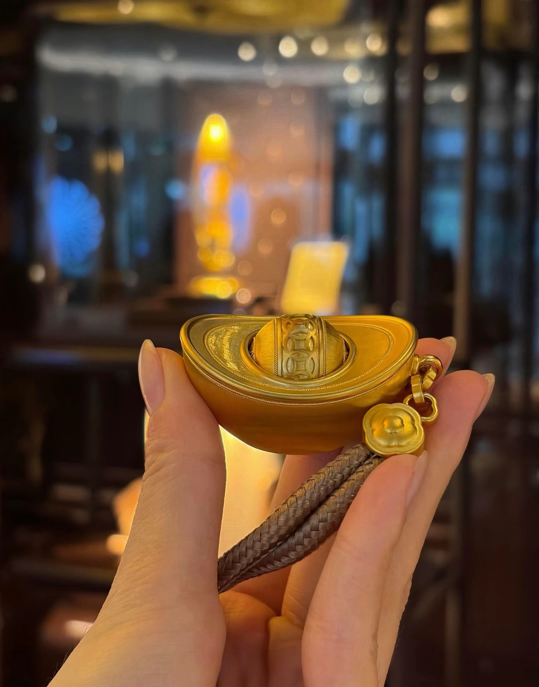 幸福的秘诀是装傻和忍耐,人确实不能太较真,带着答案问问题,只会两败俱伤。 