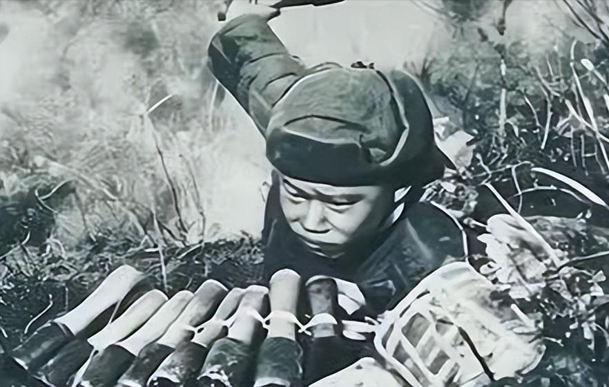 1951年1月28日，志愿军战士潘天炎因内急，到旁边草丛方便，不料竟察觉战位上不