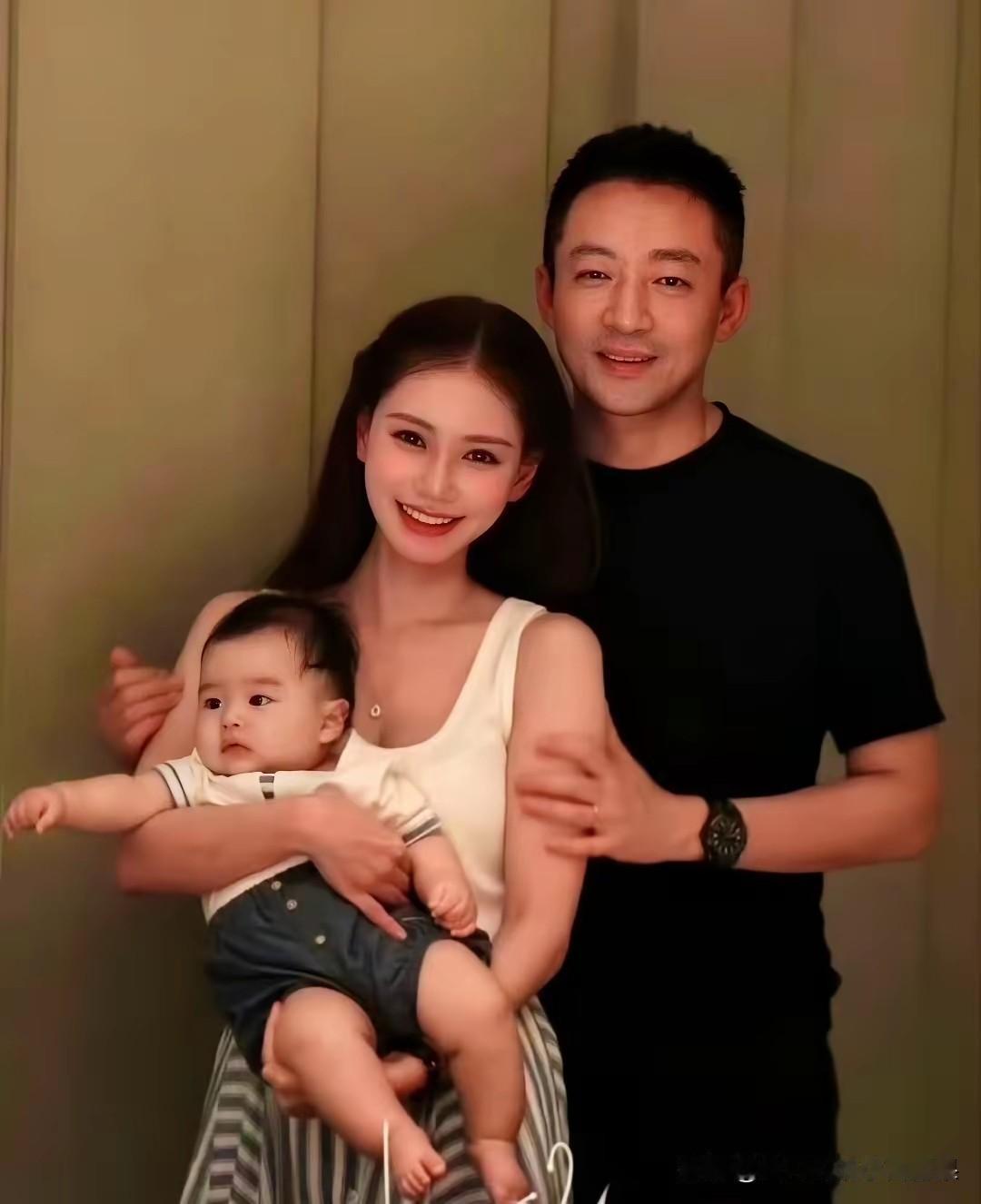 很多人疑惑，为什么张兰的流量持续下滑，马筱梅的热度稳稳往上走，根源就在这里。
同