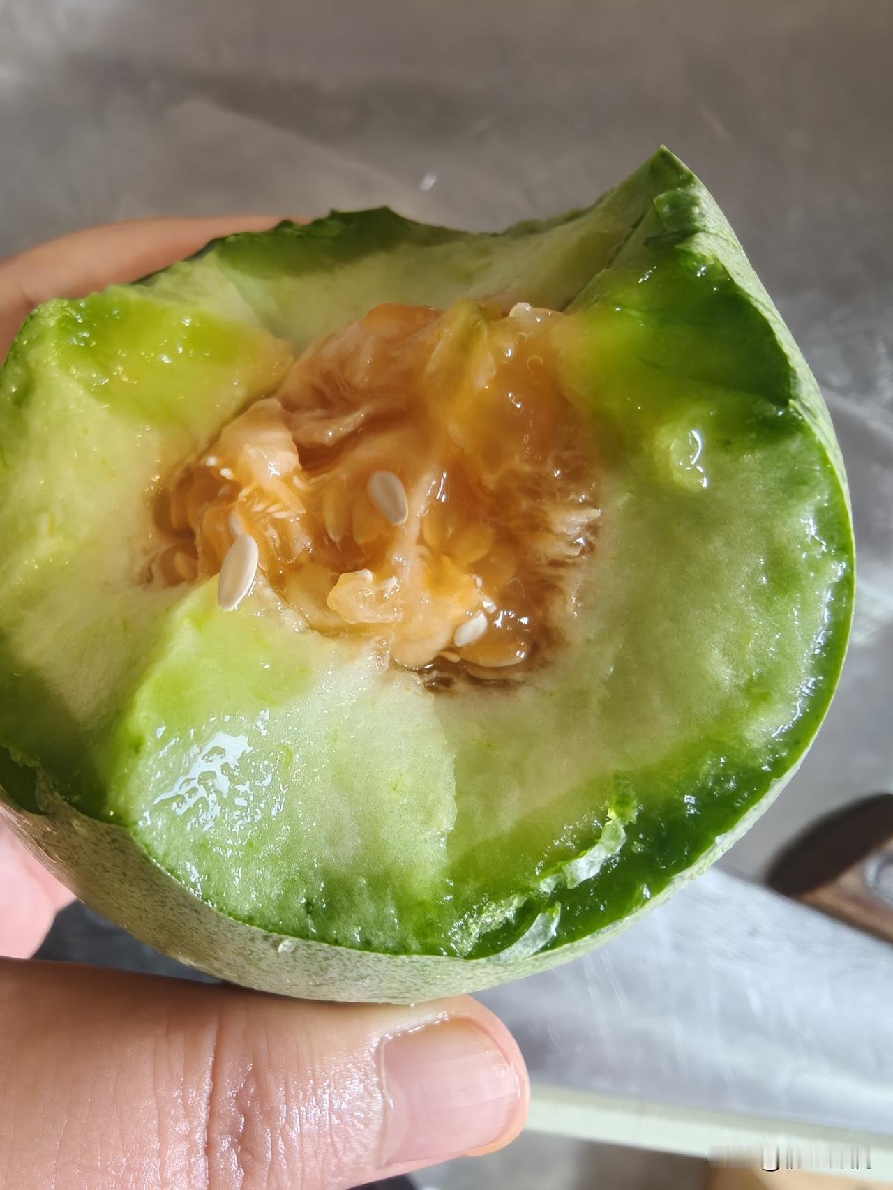 1. 生活到最后，拼的不是钱财地位，而是身体无恙，情绪安稳。
2. 看透人情冷暖