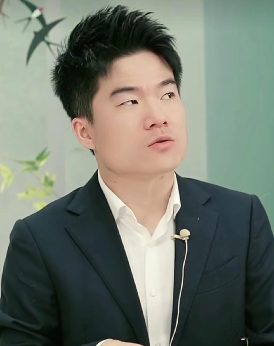 那些贬低董宇辉的言论，要不就是打击面太广，要不就是根本站不住脚。
    嘲讽他